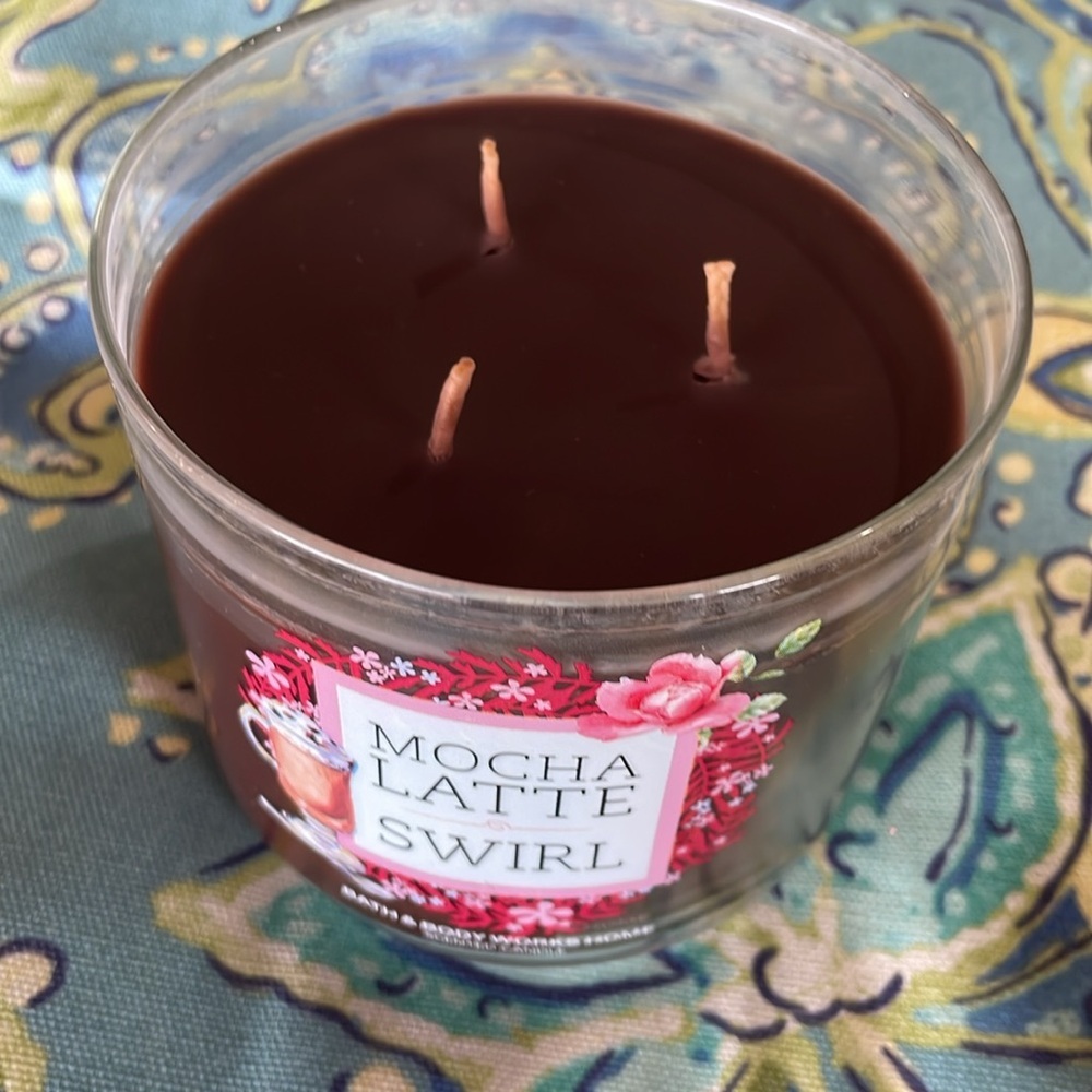 NWT Bath & Body Works Mocha Latte Swirl large 3 wick candle.​ - Picture 2 of 3